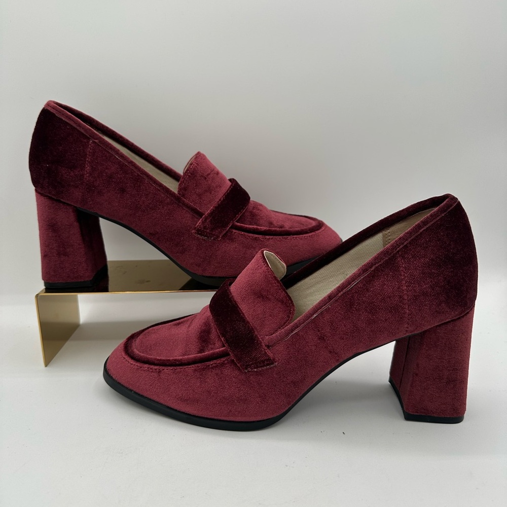 LIFE STRIDE Soft System Farrah Velvet Slip-On Pumps | Size 7.5 Wide - Picture 4 of 14